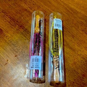 Scalp massagers x2